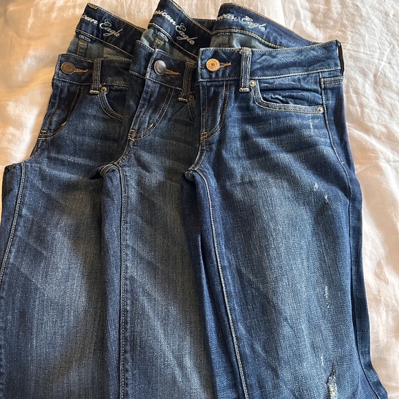 PACK OF 3 American Eagle Favorite Boyfriend Jeans, size 2 R - Picture 1 of 4
